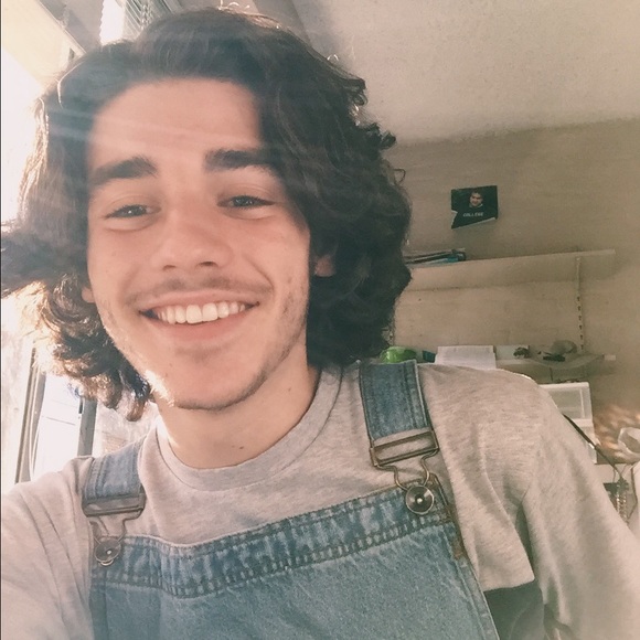 Profile Picture of Henry Weltman (@henryweltman) on Poshmark