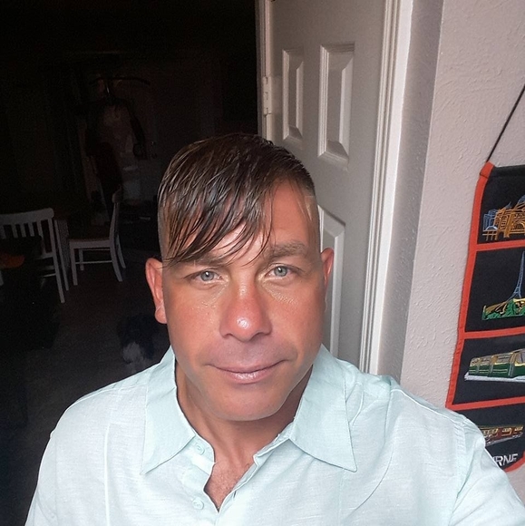 Profile Picture of Chris Kramer (@chriskramer964) on Poshmark