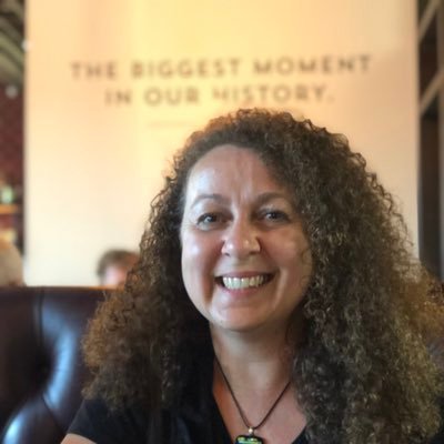 Profile Picture of Vanda Symon (@vandasymon) on Twitter