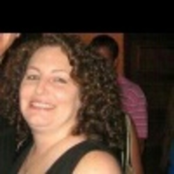 Profile Picture of Lisa Fallace (@lovlilisa) on Poshmark