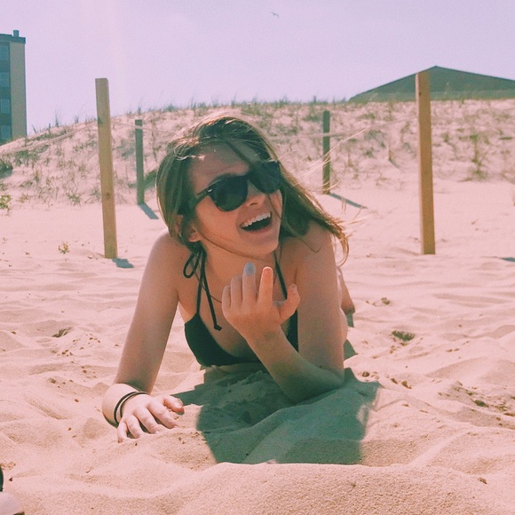 Profile Picture of Lauren Detorie (@ledetorie) on Poshmark