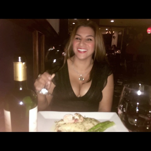 Profile Picture of Maritza Pivaral (@maritzapivaral) on Poshmark