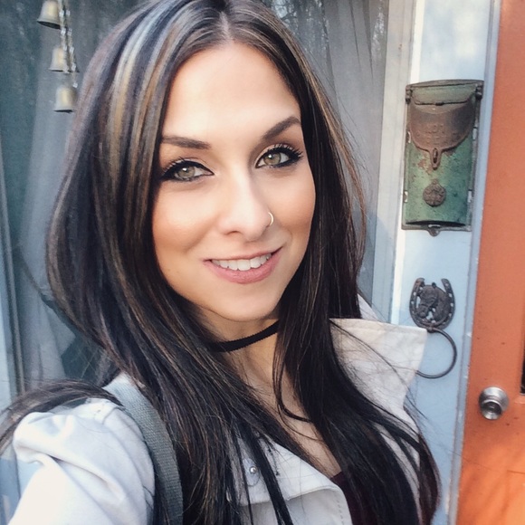Profile Picture of Madisyn Reppucci (@madisynreppucci) on Poshmark
