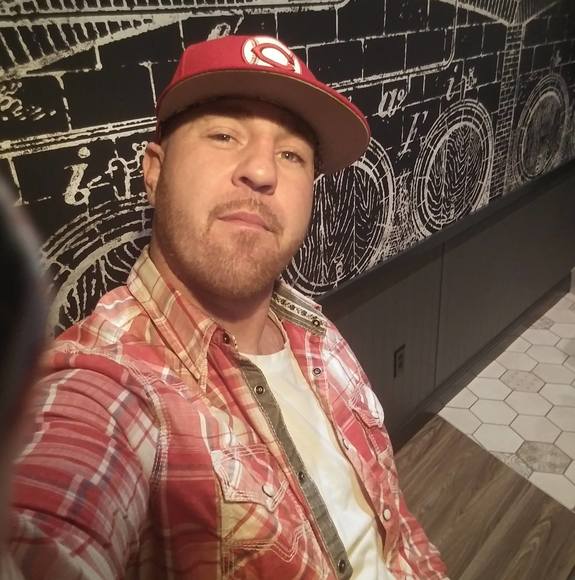 Profile Picture of Jeremy Reeves (@jeremyreeves945) on Poshmark