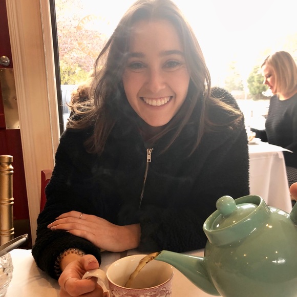 Profile Picture of Ellen Goldstein (@ellengoldste633) on Poshmark