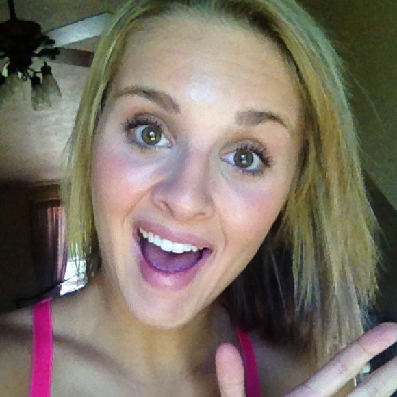 Profile Picture of Alannah Cogliano (@alannahbanana8) on Poshmark