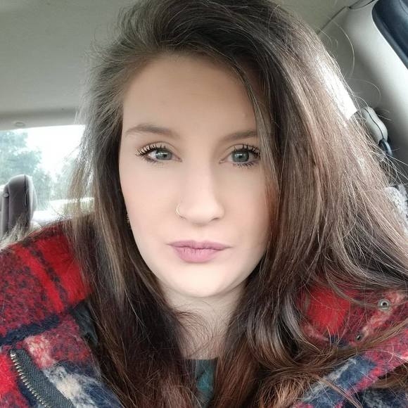 Profile Picture of Mollie Snyder (@molliesnyder) on Poshmark