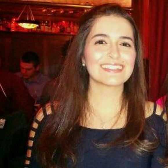 Profile Picture of Larissa Daudelin (@lv98) on Poshmark