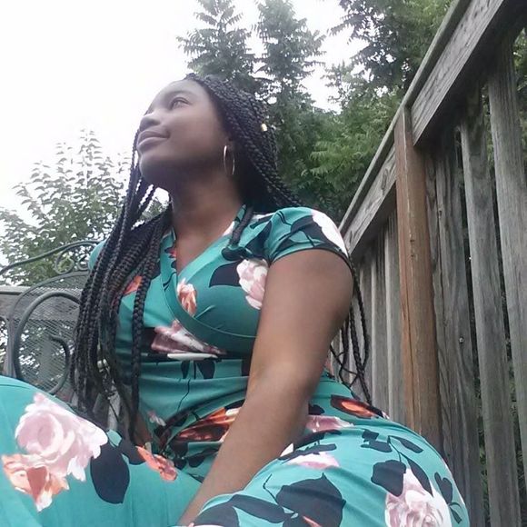 Profile Picture of Alaena Griffin (@alaenag) on Poshmark