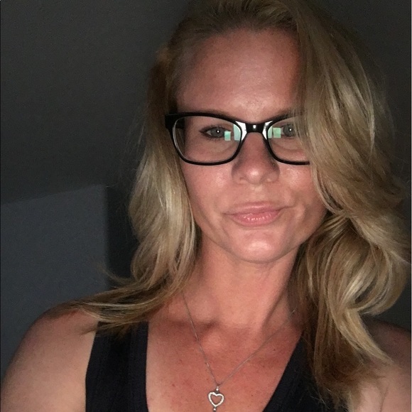 Profile Picture of Tamara Barthel (@tambbarthel) on Poshmark