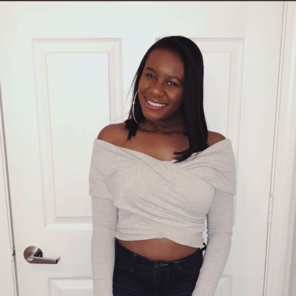 Profile Picture of Brianna Hylton (@briannahylton) on Poshmark