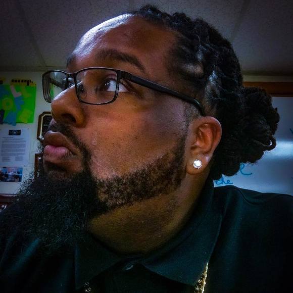 Profile Picture of Darryl Russell (@foreveryoung215) on Poshmark