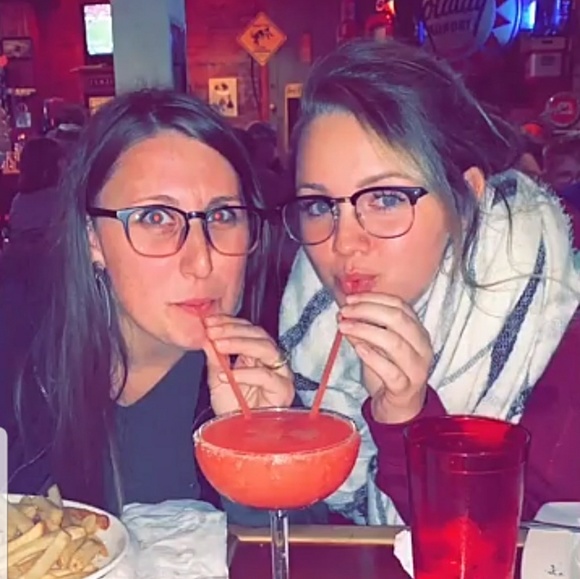 Profile Picture of Jessica Luxton (@jlux607) on Poshmark