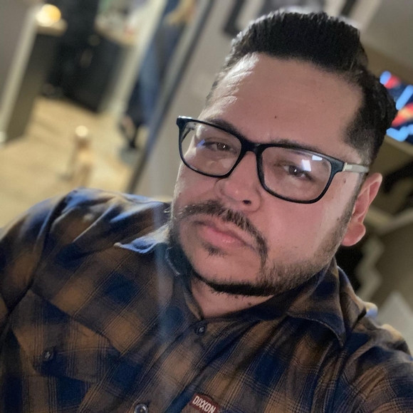 Profile Picture of Carlos Velarde (@velarde_82) on Poshmark