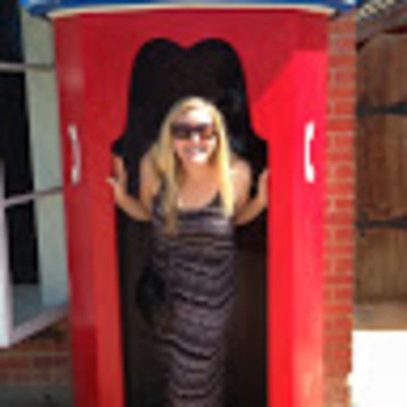 Profile Picture of Anne Fosselman (@anne_fosselman) on Poshmark