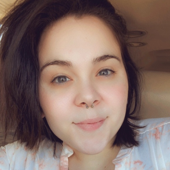 Profile Picture of Meredith Hawkins (@mere95) on Poshmark