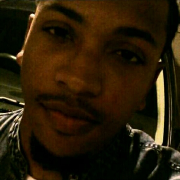 Profile Picture of Elbert Brown (@mrelbrown) on Poshmark