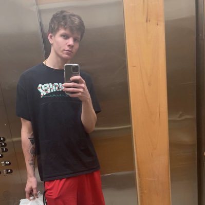 Profile Picture of Joey Bloom (@JoeyBloom19) on Twitter