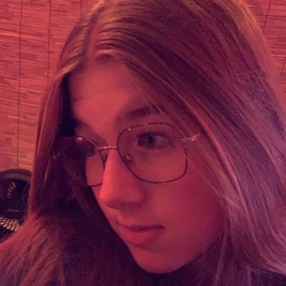 Profile Picture of Elodie Simard (@elodiesimard) on Poshmark