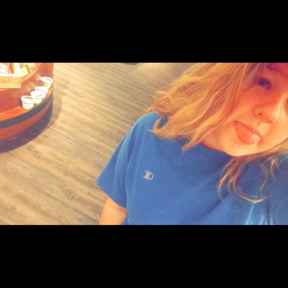 Profile Picture of Nicole Urick (@nicoleurick) on Poshmark