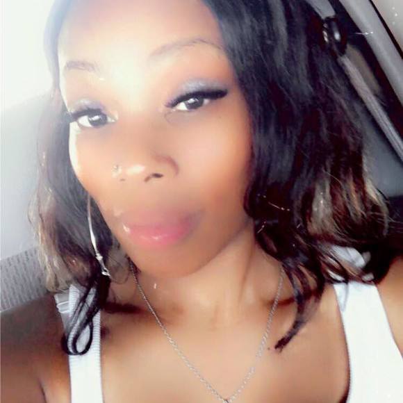 Profile Picture of Calacia Hoskins (@calaciahoskins) on Poshmark