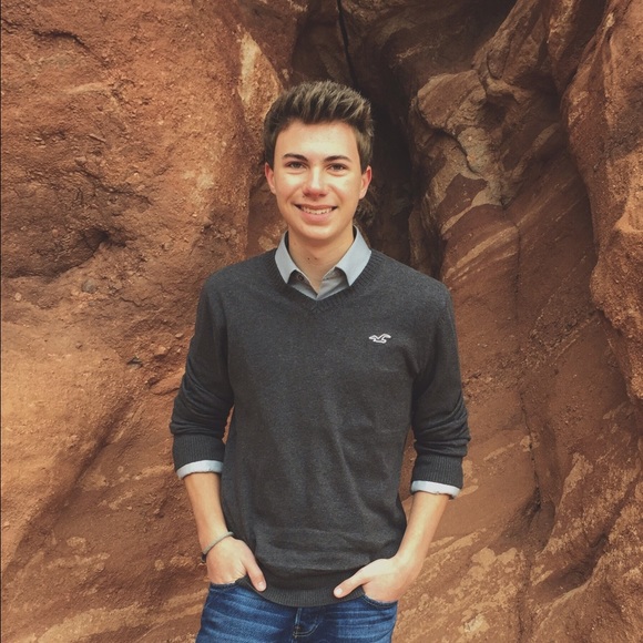 Profile Picture of Adam Simon (@adam_simon) on Poshmark