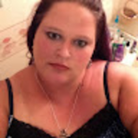 Profile Picture of Kellie Capps (@kellie_capps) on Poshmark