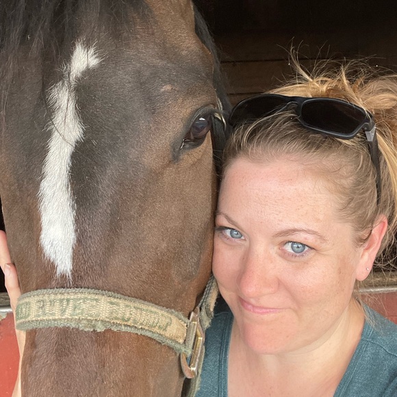 Profile Picture of Tracie Sinkbeil (@tbidlake) on Poshmark