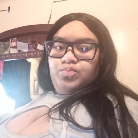 Profile Picture of Jasmine Warren (@jasminewarre428) on Poshmark