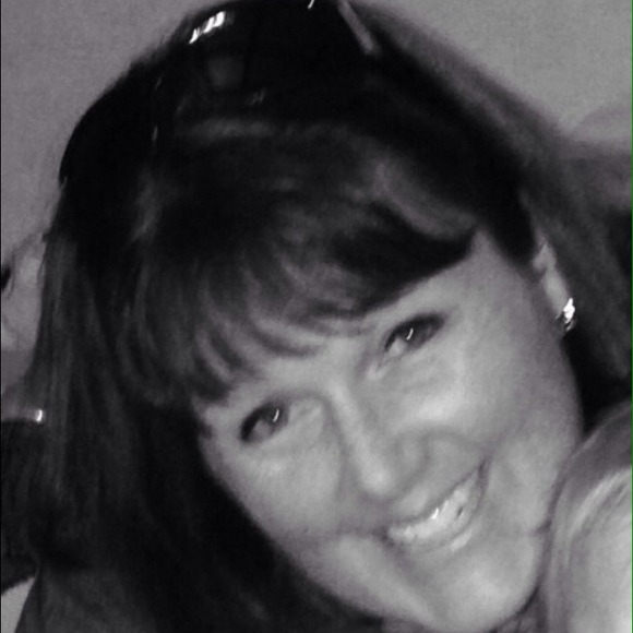 Profile Picture of Kate Campbell (@kate02459) on Poshmark