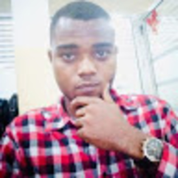 Profile Picture of Ayodeji Erinfolami (@erindeji) on Poshmark