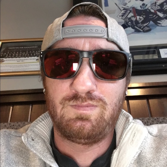 Profile Picture of Scott Edger (@edger705) on Poshmark