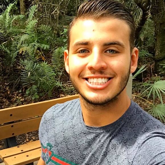 Profile Picture of Vitor Hugo (@vitorq1994) on Poshmark