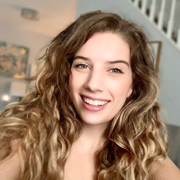 Profile Picture of Caitlin Cloherty (@dramaqueen94) on Poshmark