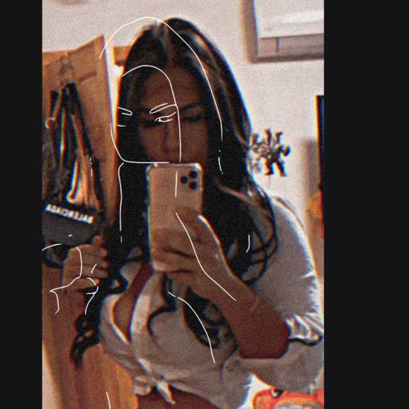 Profile Picture of Andrea Baron (@andrea_baron) on Poshmark