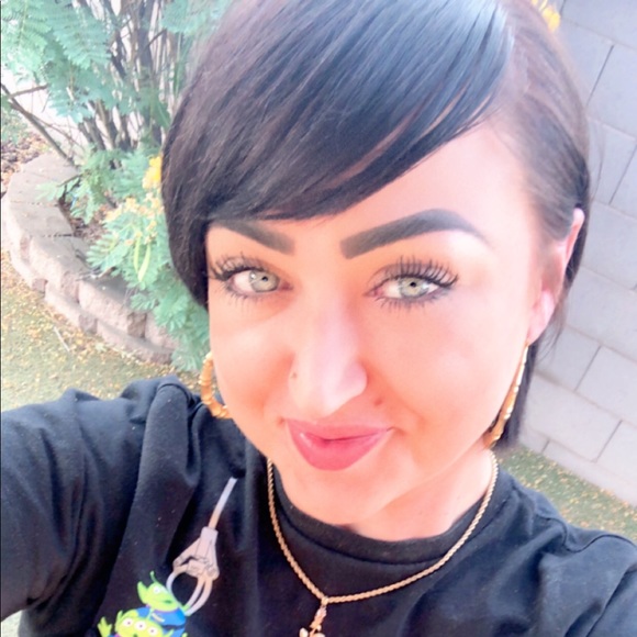 Profile Picture of Nicole Wartenberg (@nicolewart) on Poshmark