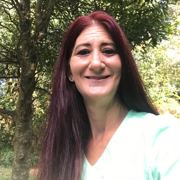 Profile Picture of Victoria Troglen (@v_troglen) on Poshmark