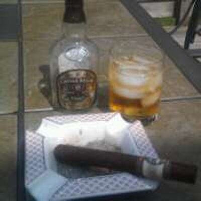 Profile Picture of Tracey Mullins (@t_mul) on Twitter