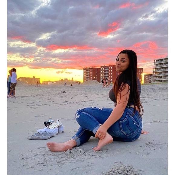 Profile Picture of Gina Chiappone (@ginachiappone) on Poshmark