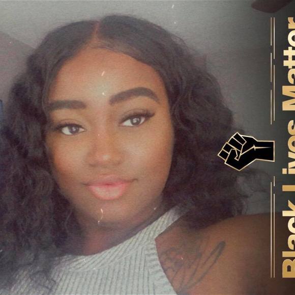 Profile Picture of Jasmine Leslie (@naturallyj) on Poshmark