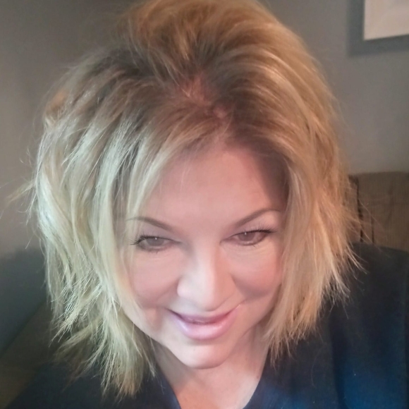 Profile Picture of Karen Mccusker (@karennelson1) on Poshmark