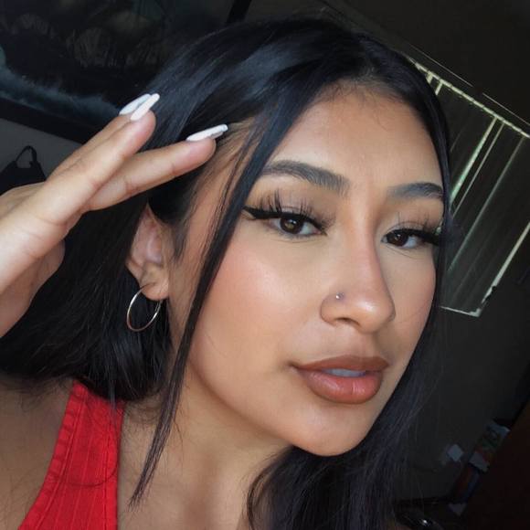 Profile Picture of Noelia Lugo (@nenanoe) on Poshmark