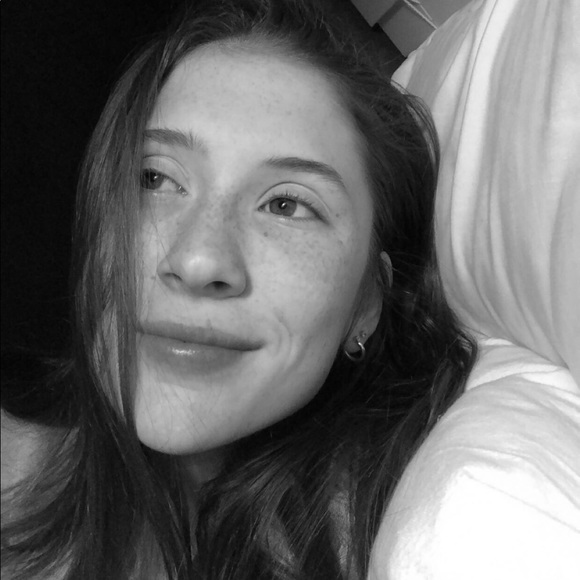 Profile Picture of Lily Cassmeyer (@cassmeyerlily) on Poshmark