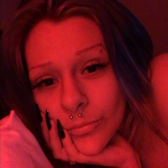 Profile Picture of Andy rose Craven-white (@littleone0410) on Poshmark