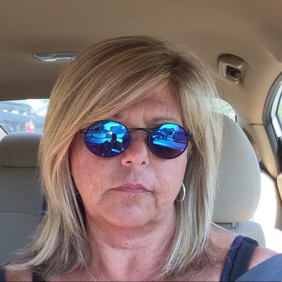 Profile Picture of Renee Triano (@reneetriano) on Poshmark