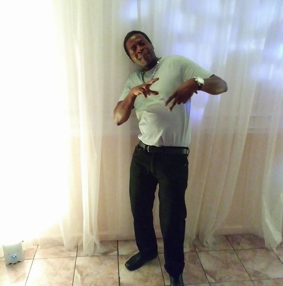 Profile Picture of Ivan Chatman (@navisemaj023) on Poshmark