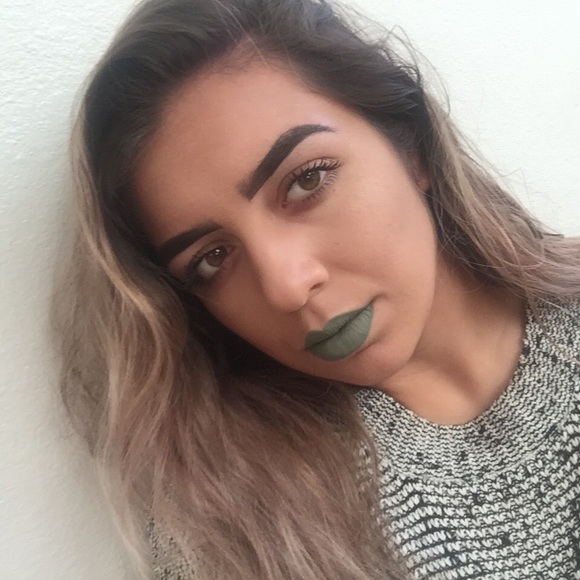 Profile Picture of Marissa Corpus (@meeechie) on Poshmark