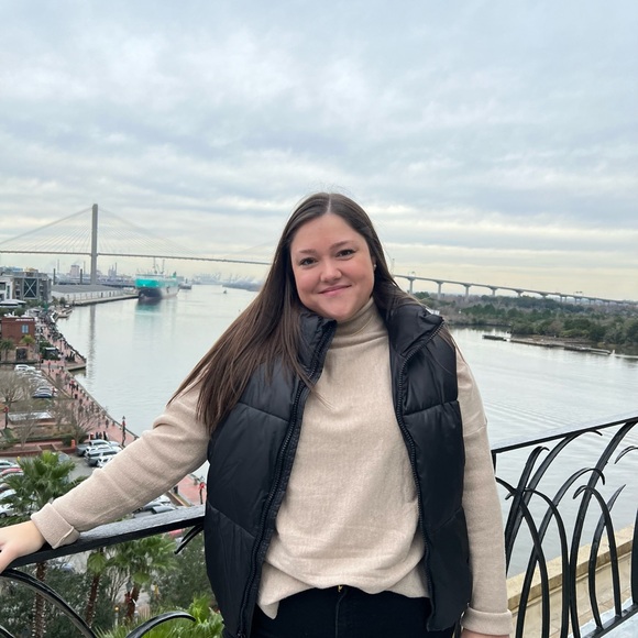 Profile Picture of Sarah Hannett (@sarahhannett99) on Poshmark