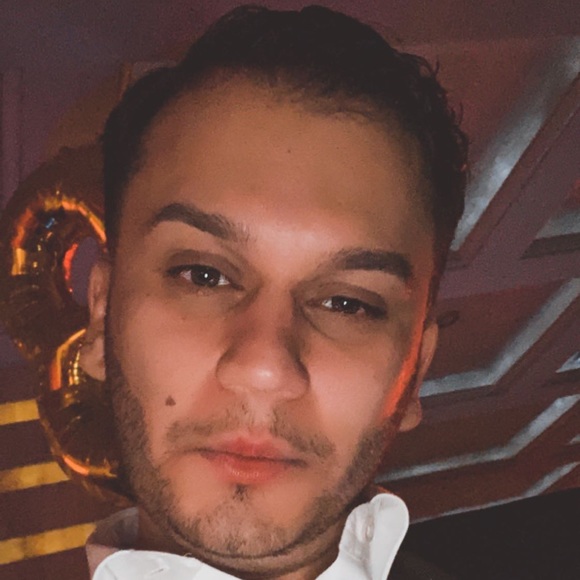 Profile Picture of David Badalov (@badalov25) on Poshmark