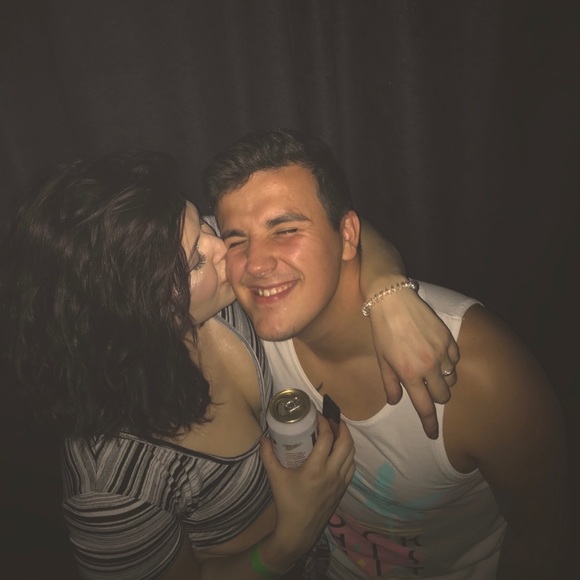 Kakatelynn Altadonna - Poshmark Profile Picture of Kakatelynn Altadonna (@altadonna3) on Poshmark